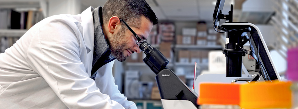 Nelson Huertas in the Ritchlin Laboratory
